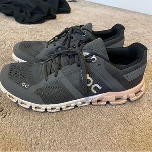 Size 7.5 on cloud women’s tennis shoes